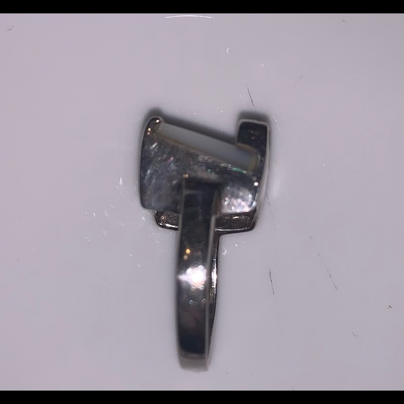 Gorgeous Sterling Silver with Mother of Pearl Ring - Picture 2 of 5